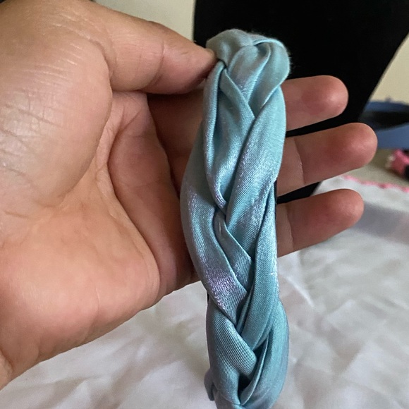 headband - Picture 2 of 3